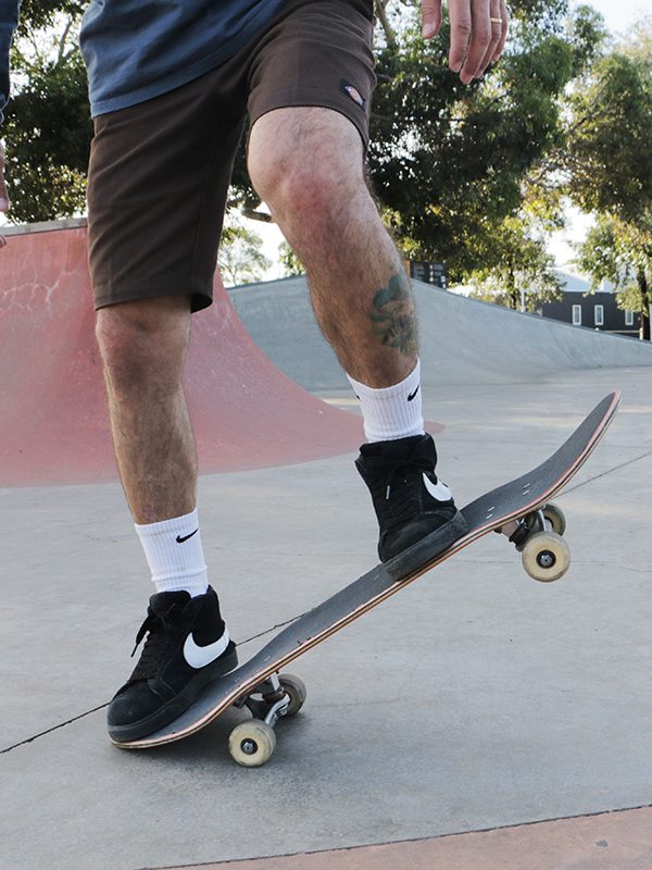 Learning the regular drop position at Skate Up skateboarding lessons